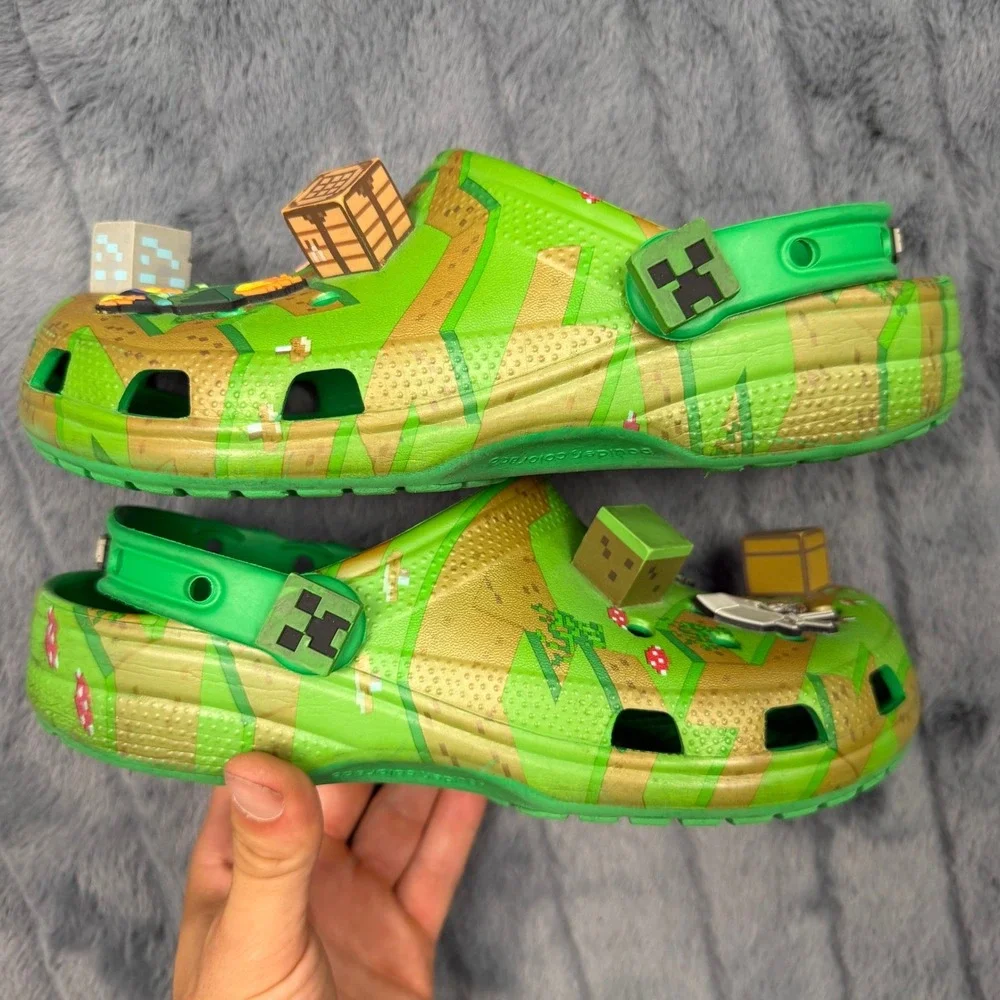 Crocs Minecraft Classic Clogs Green Gold Kids J6 Jibbitz Charms 208473-3TX